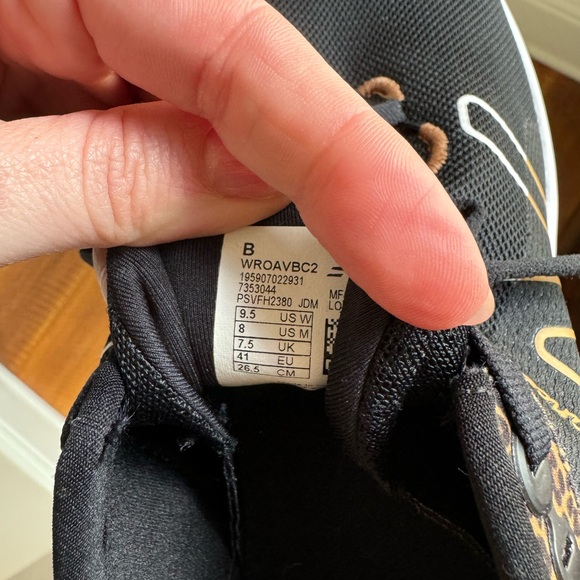 New Balance Roav sneaker, size 9.5. Black, white, and leopard/animal print - Picture 7 of 8